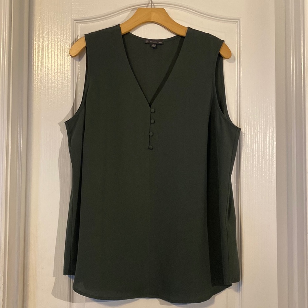 ADRIANNA PAPELL V-Neck Sleeveless Top Size Large